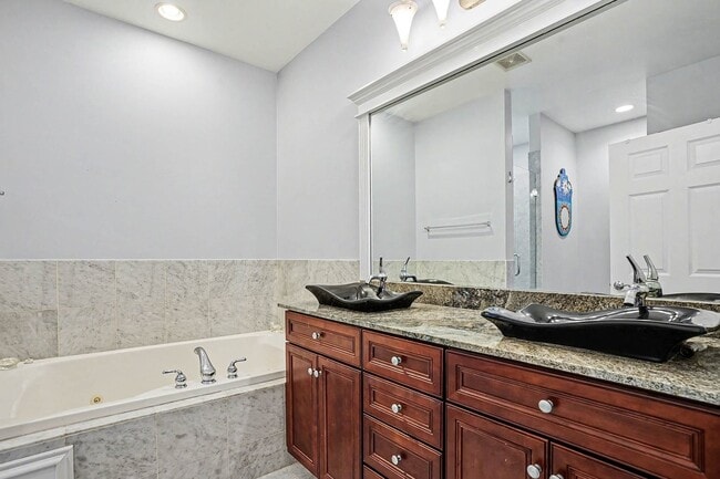 Building Photo - 2222 W Belmont Ave