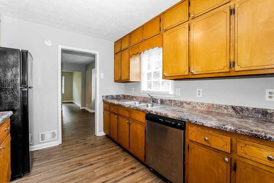 Building Photo - 2619 Majestic Cir