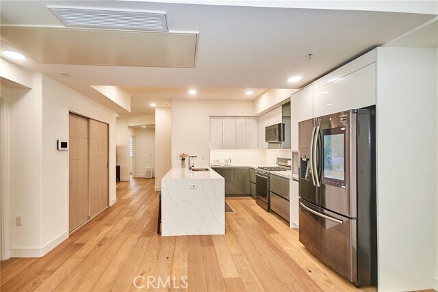 Building Photo - 820 S Wilton Pl