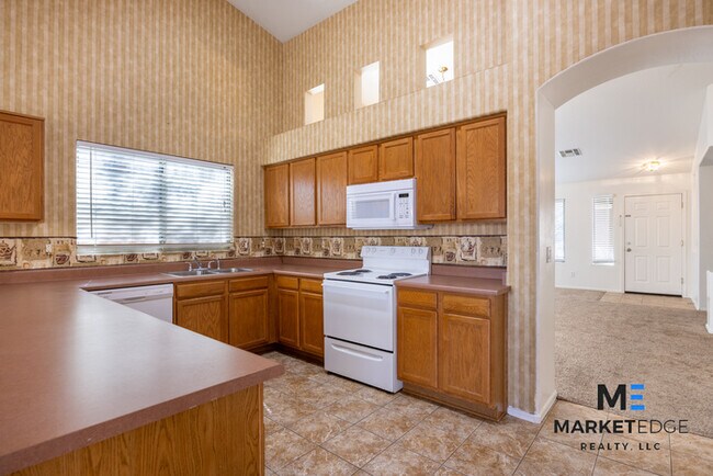 Building Photo - 3Bed/2Bath House at Litchfield Rd/Camelbac...