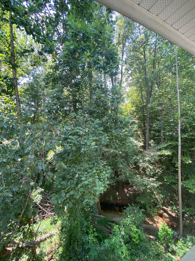 Building Photo - 2 bedroom / 2 bathroom - 3rd floor condo e...
