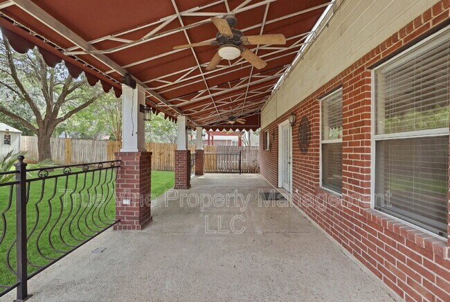 Building Photo - 6317 Stable Farm