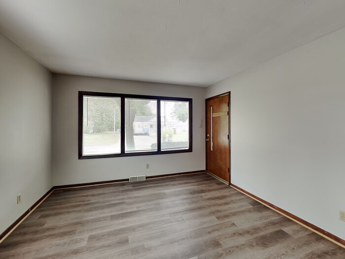 Building Photo - 132 W Old S St