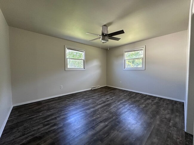 Building Photo - 2746 Nicolet Dr