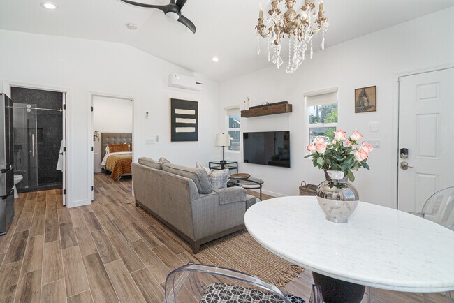 Building Photo - 9932 Sierra Madre Rd