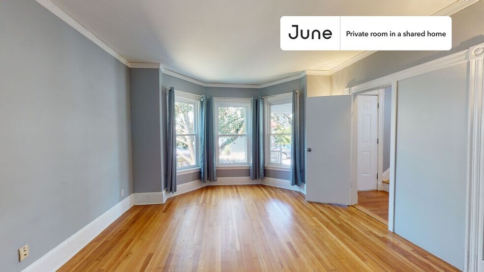 Building Photo - Room in Shared 7 bed/2 bath home in Allston