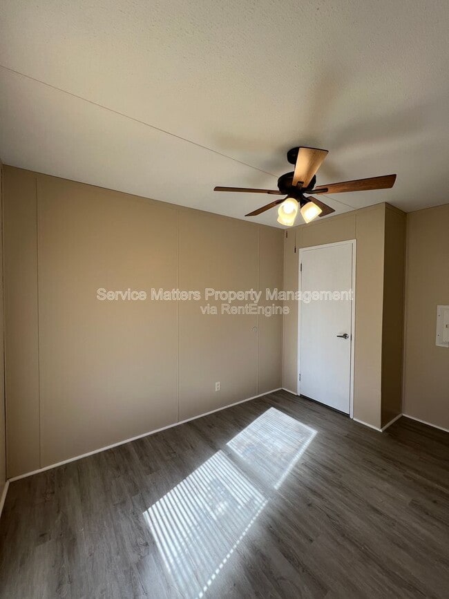 Building Photo - 4825 Douglas Dr