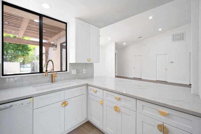 Building Photo - 10403 Sunningdale Dr