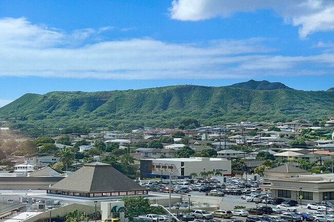 Building Photo - Renovated Kahala Towers-3 bedroom, 2 bath,...