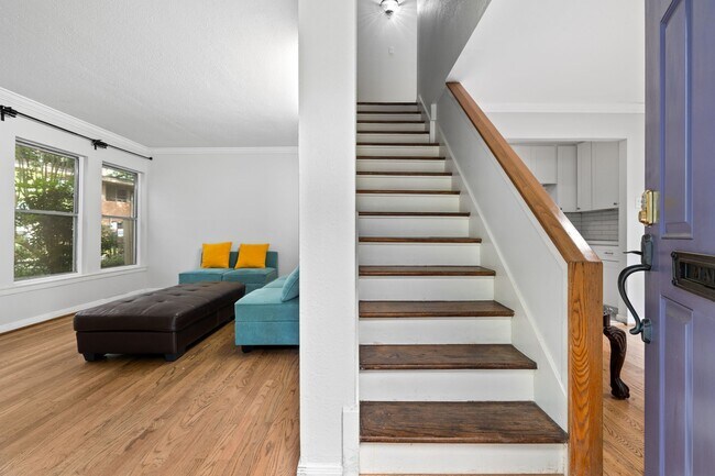 Building Photo - 4018 Blue Bonnet Blvd