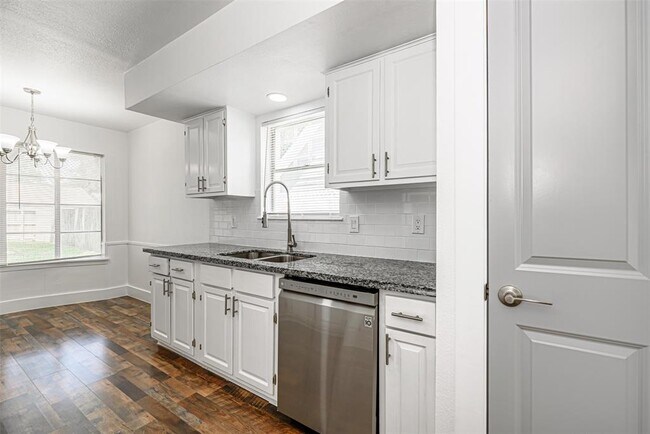 Building Photo - 735 Reseda Dr