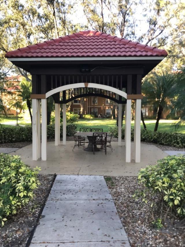 Building Photo - 5032 Lantana Rd