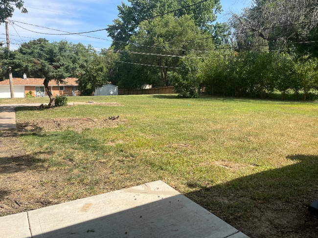 Building Photo - 7146 Parallel Pkwy