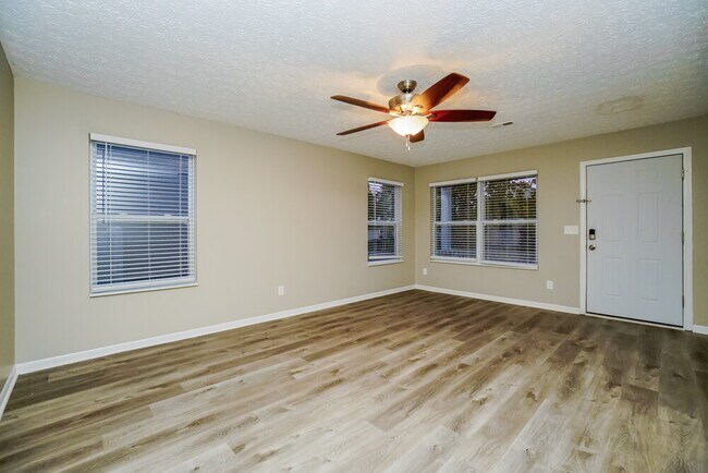 Building Photo - 1994 Ashburn Dr