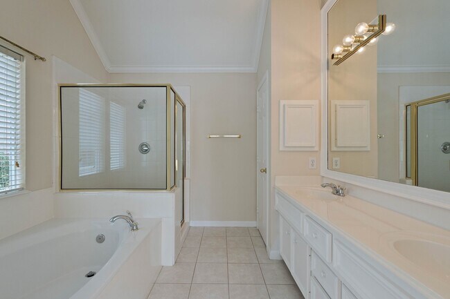 Building Photo - 1315 Anita St