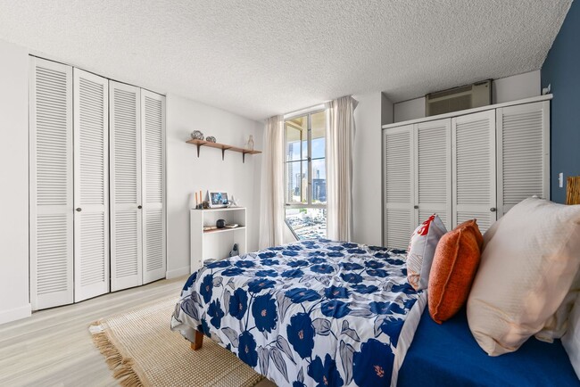 Building Photo - Kakaako Royal Court 2 Bedroom 2 Bathroom 1...
