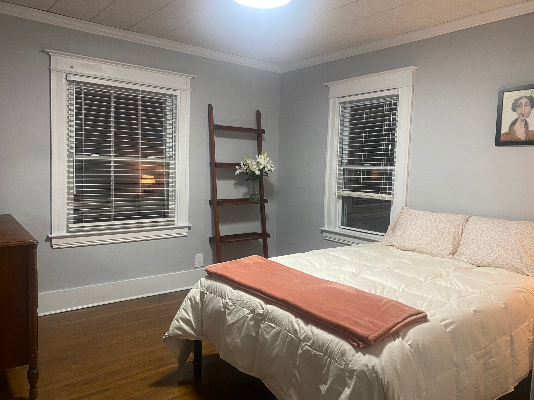 Building Photo - 919 Goodman St S