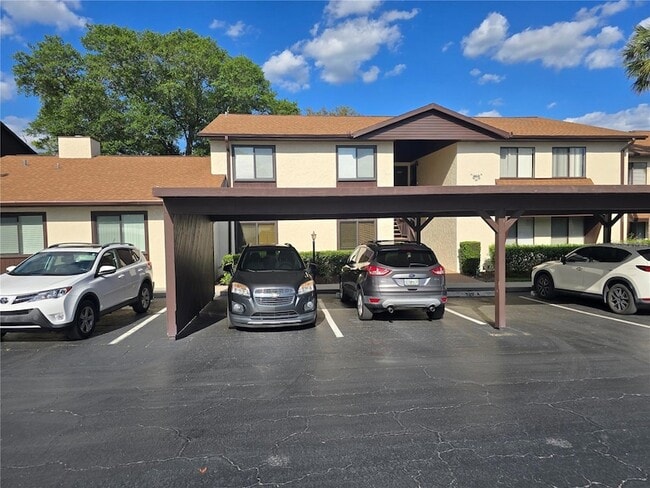 Building Photo - 520 Fairways Cir