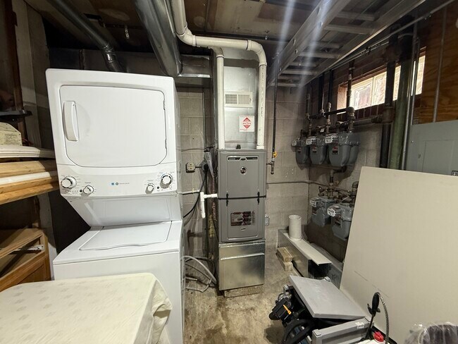 Building Photo - 11137 S Emerald Ave