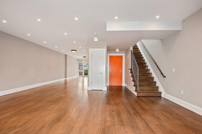 Building Photo - 16 Bright St