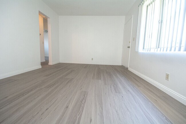 Building Photo - 306 N Azusa Ave