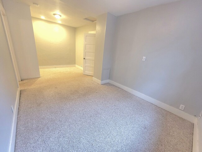 Building Photo - Cozy 1 Bed, 1 Bath Home in Desirable SE Portland