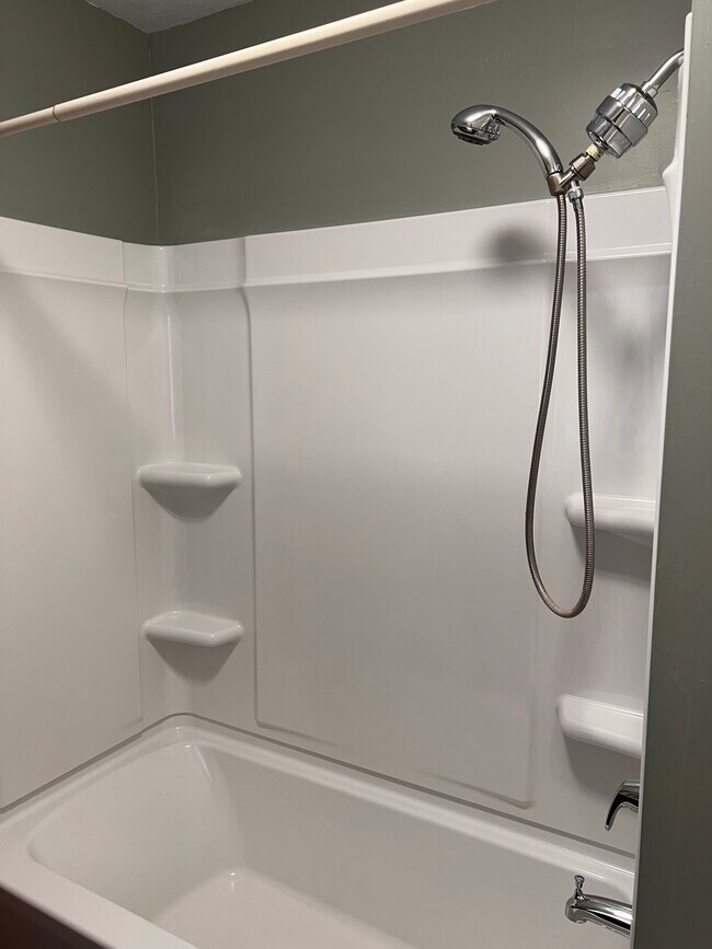Bathroom - 18 Scitico St