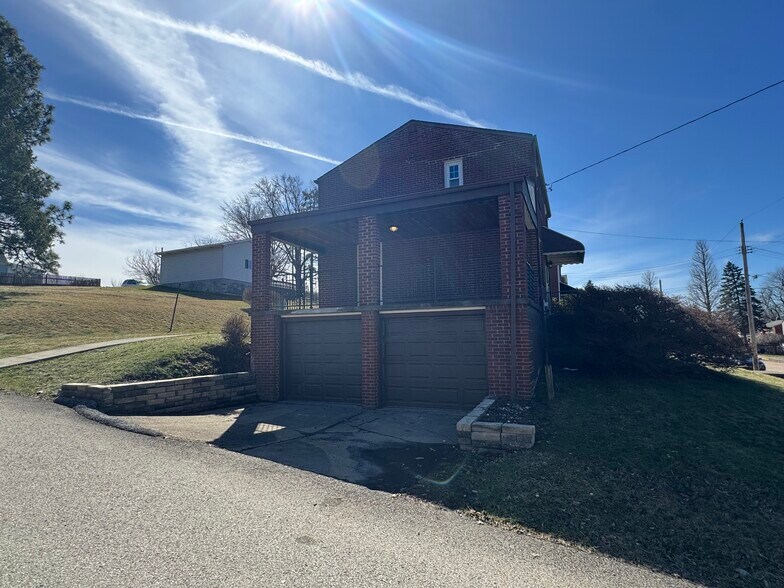 Building Photo - 801 Broadway Ave