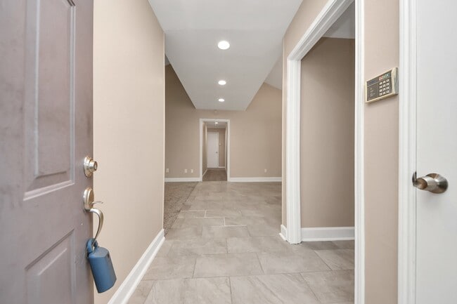 Building Photo - 11923 Briar Forest Dr