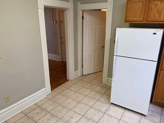 Building Photo - 248 1/2 W 5th Ave