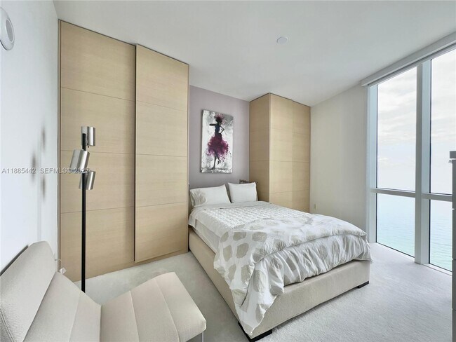 Building Photo - 15901 Collins Ave