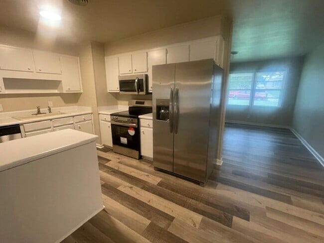 Building Photo - 504 Merrymont Dr