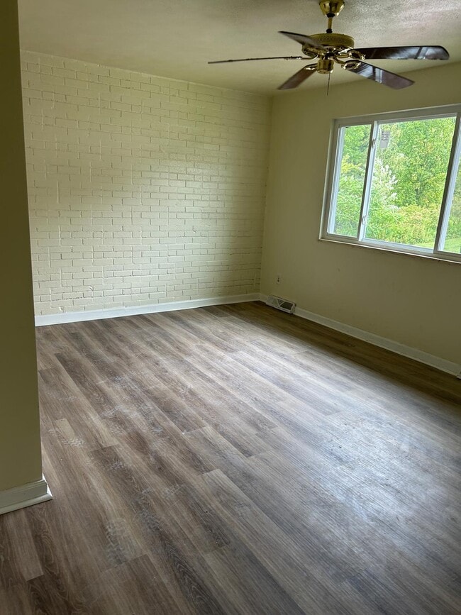 Building Photo - 3160 Camberly Dr