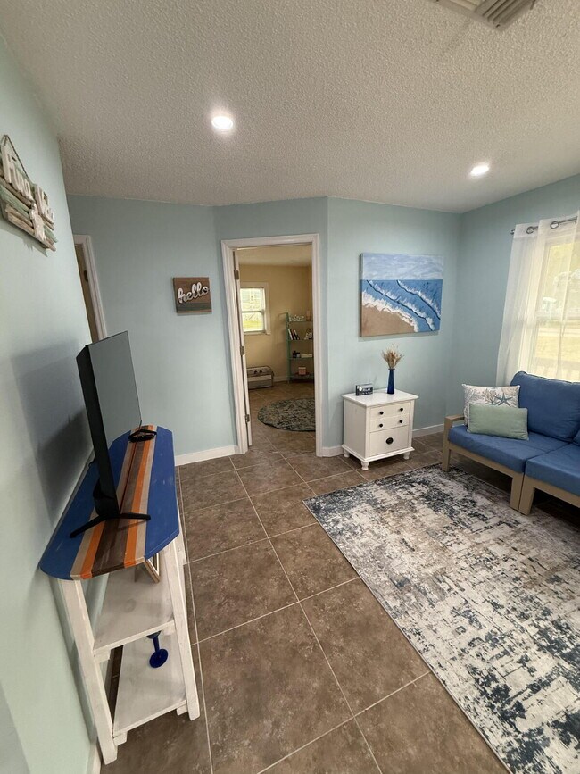 Building Photo - 6814 Driftwood Dr