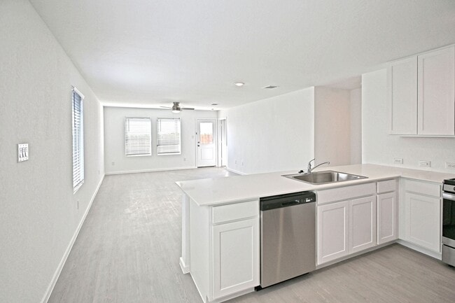 Building Photo - 1601 Tiptop Mdw