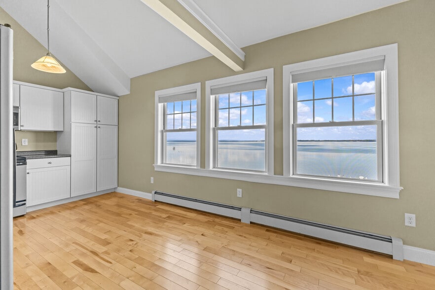 Building Photo - 185 Thayer Bay Rd