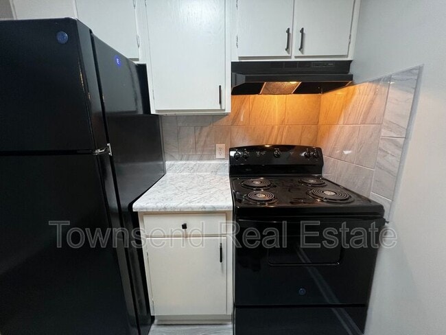 Building Photo - 5850 Century Oaks Dr