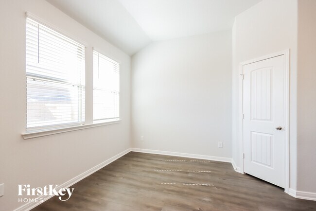 Building Photo - 26028 Babe Ruth Dr
