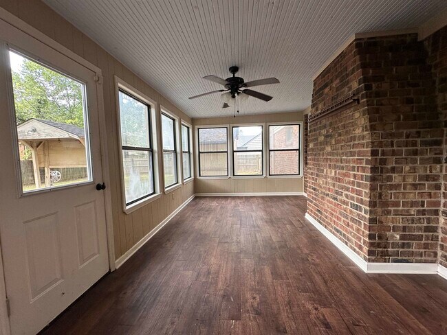 Building Photo - 1531 Cordova Rd