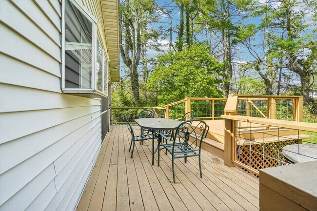 Building Photo - 710 Heatherwood Dr