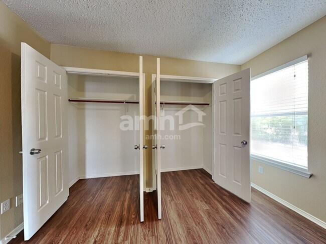 Building Photo - 1411 Plateau Dr