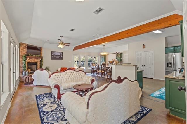 Building Photo - 1522 Oakwood Dr