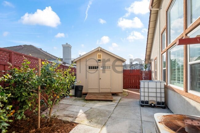 Building Photo - 25 Zion Ct