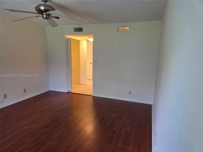 Building Photo - 413 Lakeview Dr
