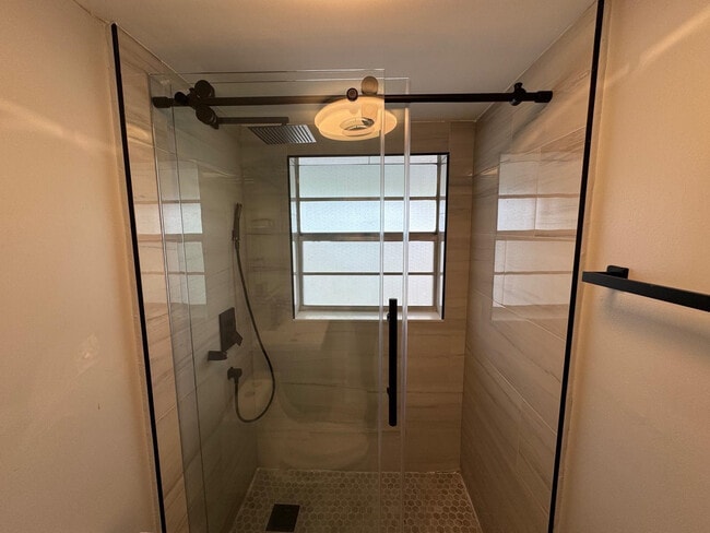 Building Photo - 7797 Golf Cir Dr