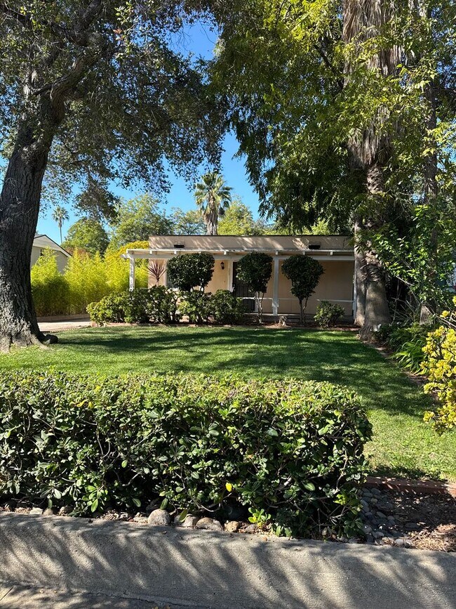 Building Photo - Mar Vista