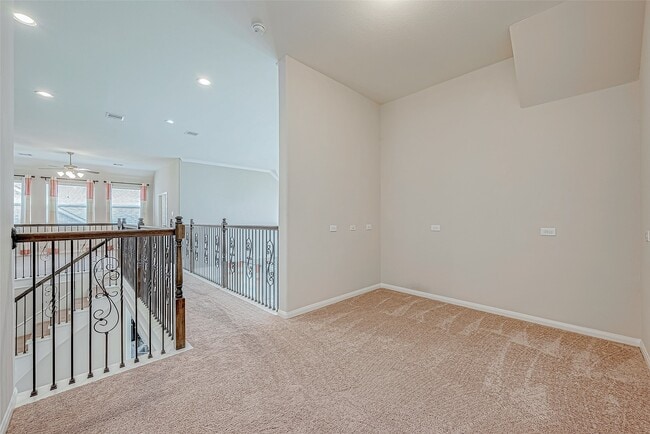 Building Photo - 25719 Oakwood Knoll Dr