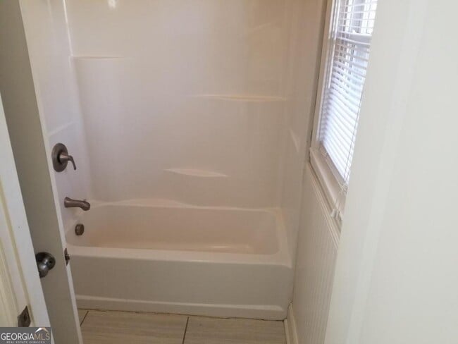 Building Photo - 5003 Calhoun Rd NE