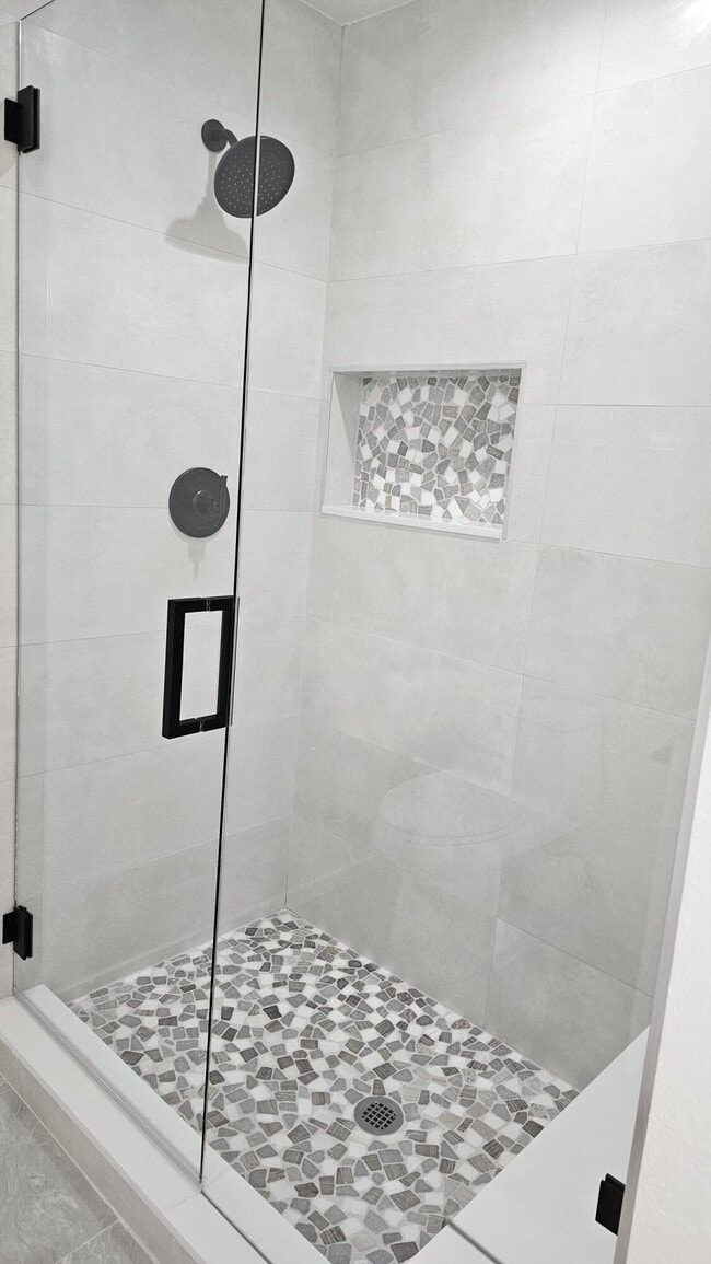 Building Photo - 2601 S Broadmoor Dr