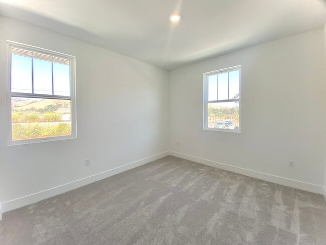 Building Photo - Gorgeous Townhome in Fremont's Niles Neigh...